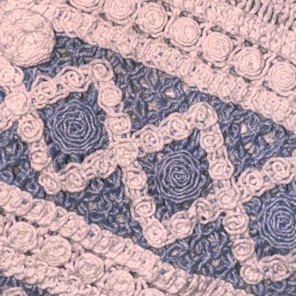 Elegant Crochet Knit Crop Top - white and blue - Picture 4 of 4